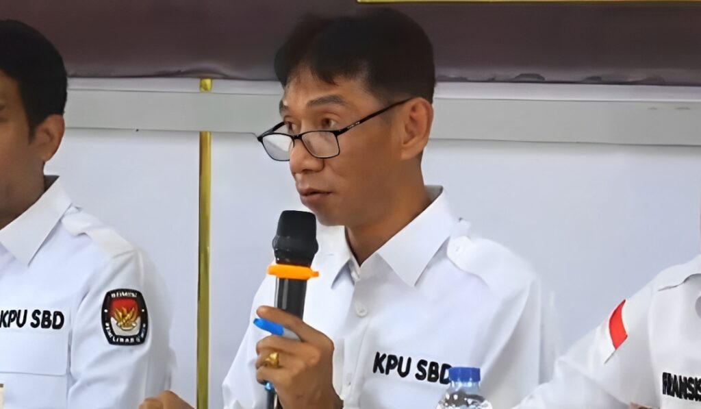 Ketua KPU SBD, Hironimus Malelak (TIM/Suara Jarmas)