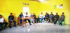 Tim gabungan DPRD, Inspektorat dan Dinas PMD SBD lakukan kunjungan kerja ke Desa Panenggo Ede (IB/Suarajarmas.id)