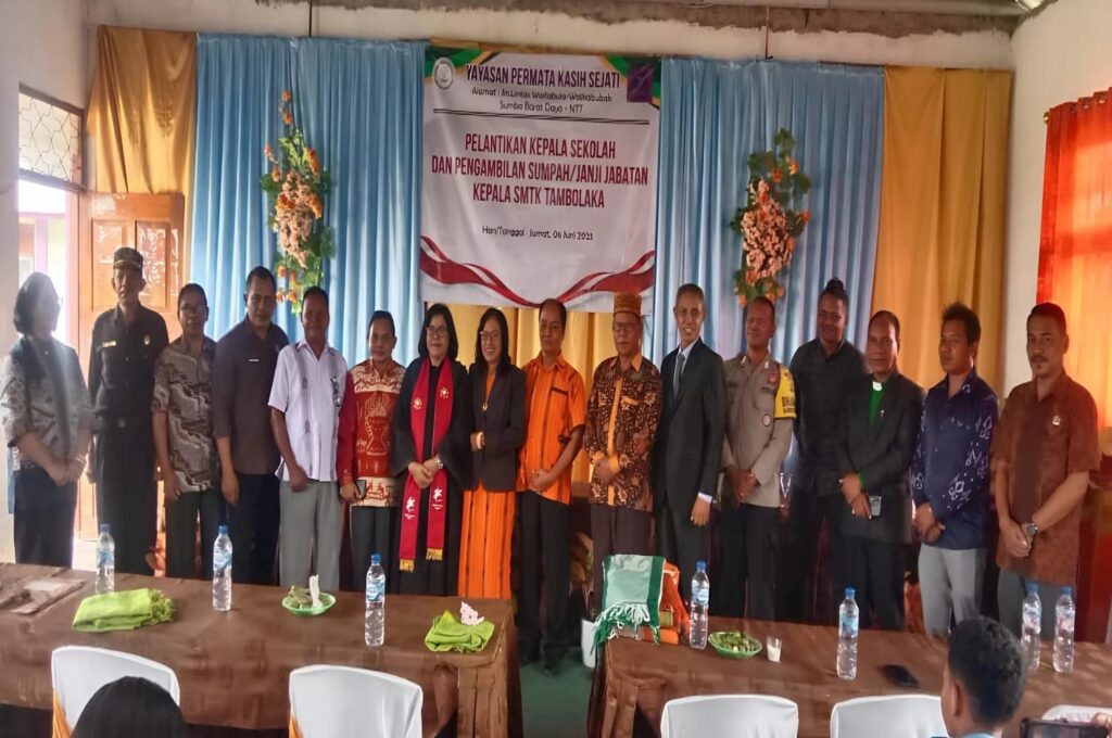 Pelantikan dan Pengambilan Sumpah/Janji Jabatan Kepala SMTK Tambolaka (AH/Suarajarmas.id)