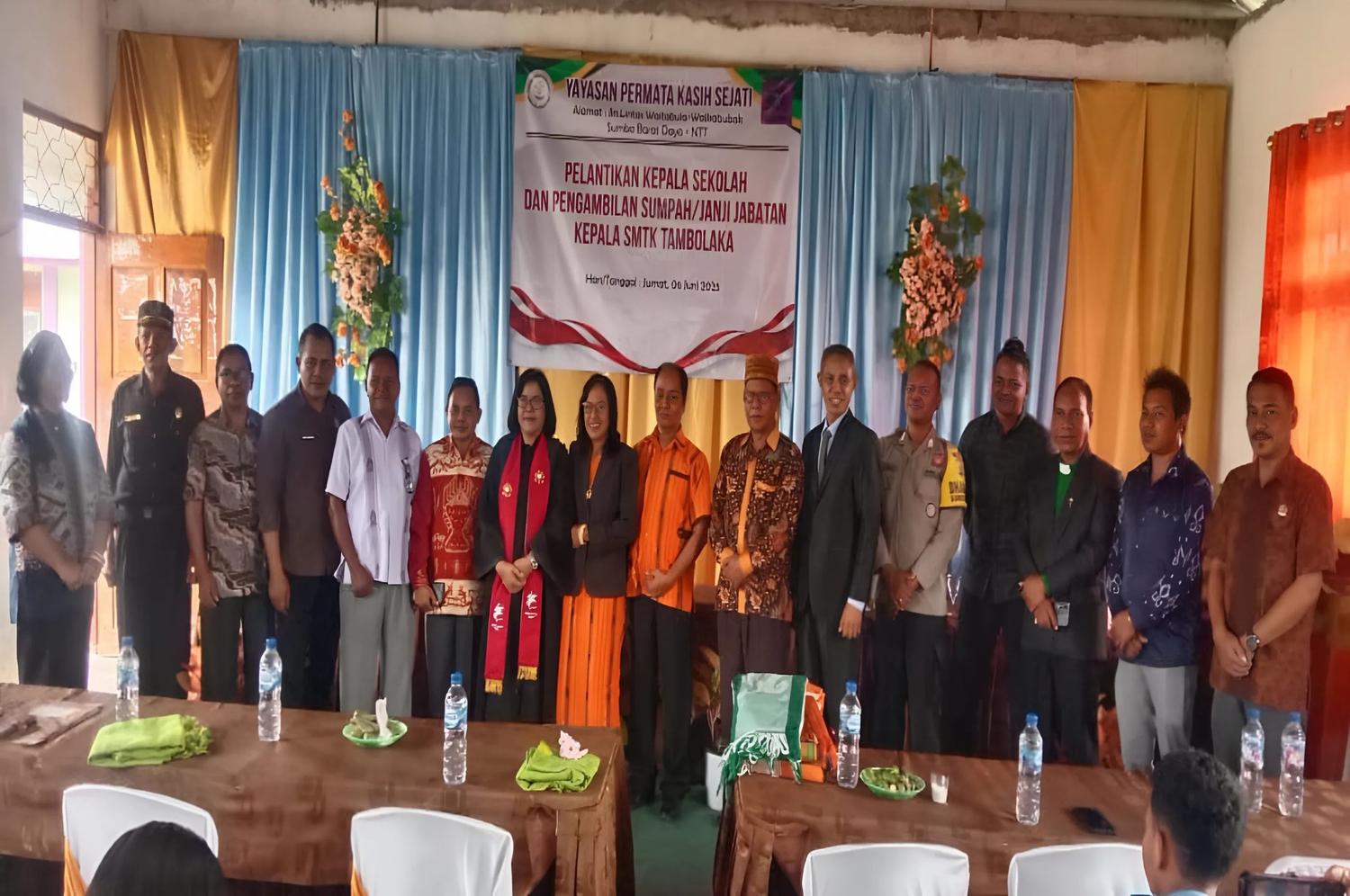 Pelantikan dan Pengambilan Sumpah/Janji Jabatan Kepala SMTK Tambolaka (AH/Suarajarmas.id)