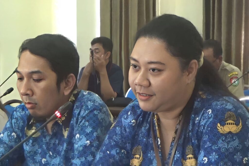 BPN SBD Utusan BPN, Abdul Fatah dan Angela L. P. S., saat hadiri RDP bersama DPRD SBD (AH/Suarajarmas.id)