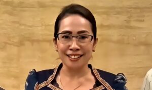 Bupati Sumba Barat Daya (SBD), Ratu Ngadu Bonu Wulla, saat memberikan pernyataan soal MoU antara Pemda SBD dan Fakultas Kedokteran Universitas Petra Surabaya (Johan Sogara/Lintas Sumba)