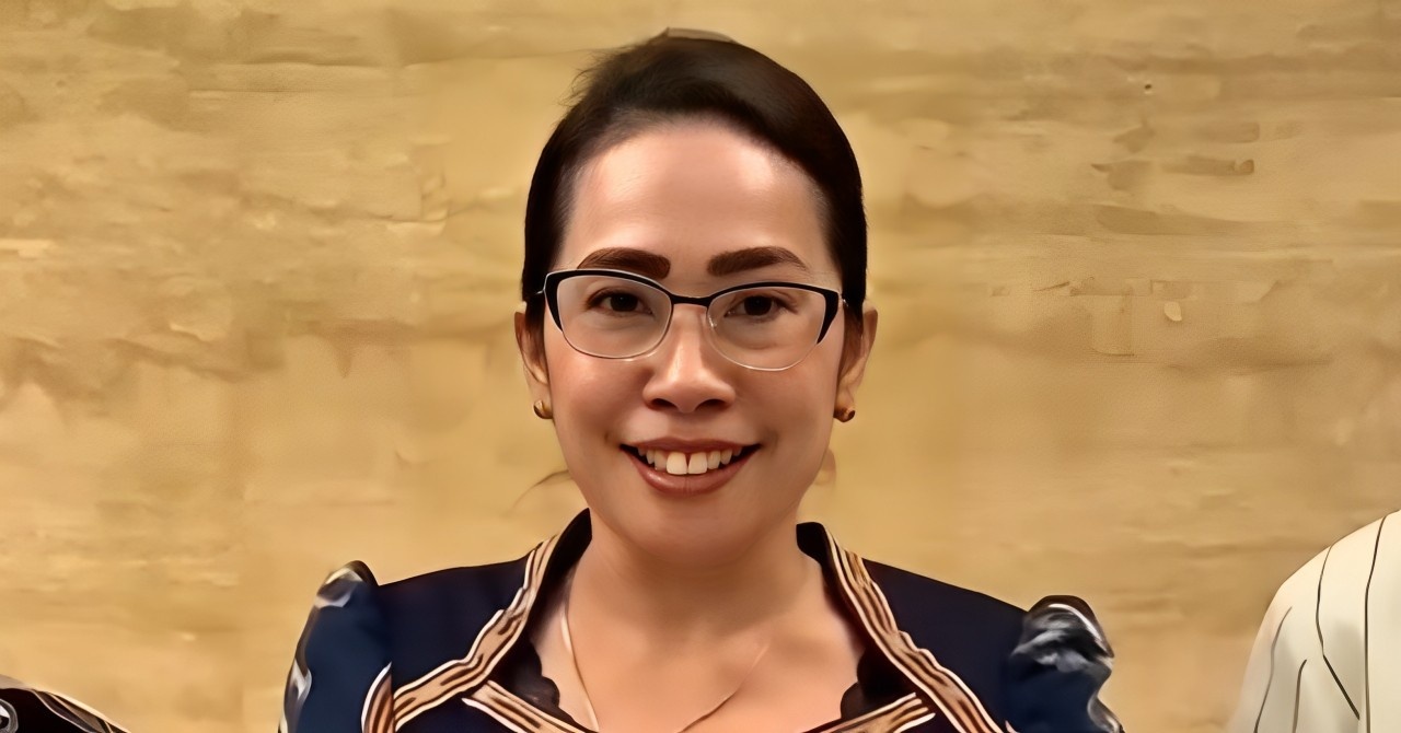 Bupati Sumba Barat Daya (SBD), Ratu Ngadu Bonu Wulla, saat memberikan pernyataan soal MoU antara Pemda SBD dan Fakultas Kedokteran Universitas Petra Surabaya (Johan Sogara/Lintas Sumba)