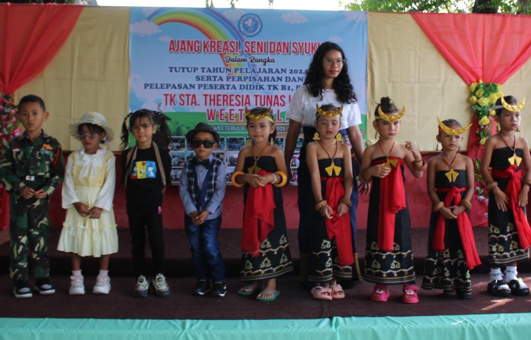 Ajang Kreasi, Seni dan Syukur dalam rangka tutup tahun ajaran 2024/2025 serta perpisahan dan pelepasan peserta didik TK Sta. Theresia Tunas Harapan Weetebula (AH/Suarajarmas.id)
