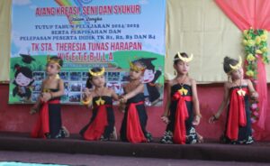 Ajang Kreasi, Seni dan Syukur dalam rangka tutup tahun ajaran 2024/2025 serta perpisahan dan pelepasan peserta didik TK Sta. Theresia Tunas Harapan Weetebula (AH/Suarajarmas.id)