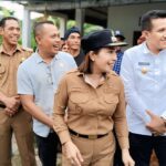 Bupati Sumba Barat Daya (SBD), Ratu Ngadu Bonu Wulla, Wakil Bupati Dominikus Alphawan Rangga Kaka, Wakil Ketua II DPRD SBD, Yusuf Bora, saat berkunjung ke Desa Kadi Wanno, Wewewa Timur. saat itu, Ratu Wulla menegaskan komitmennya untuk meningkatkan kualitas pendidikan di SBD (Johan Sogara/Lintas Sumba)