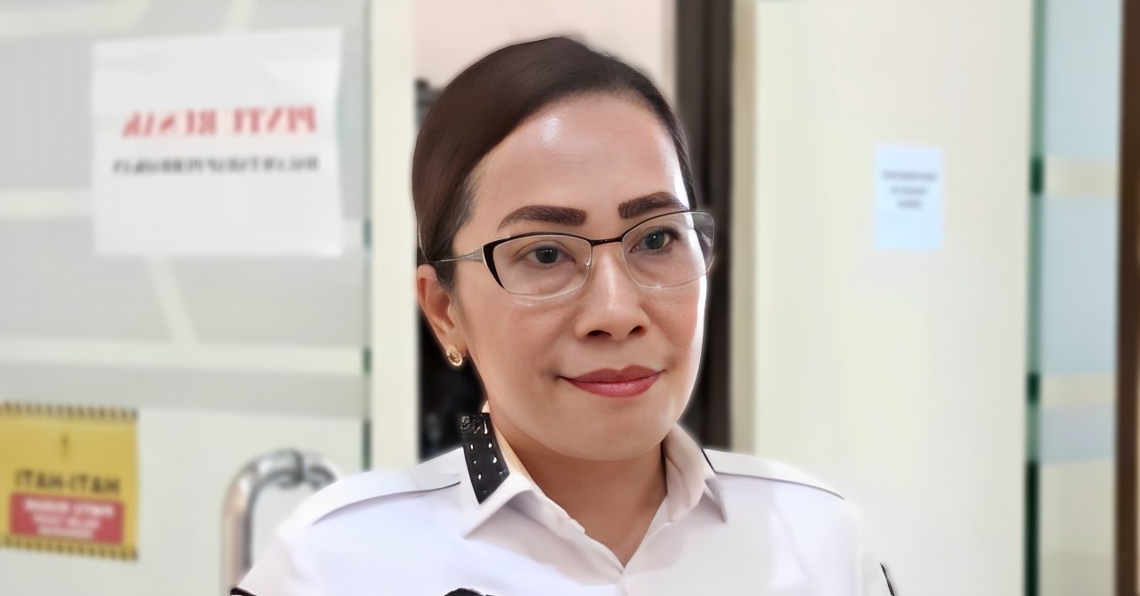 Bupati Sumba Barat Daya (SBD), Ratu Ngadu Bonu Wulla, saat ditemui wartawan, pada Rabu, 2 Juli 2025, soal sidak di dinas pendidikan terkait tunjangan guru (Johan Sogara/Lintas Sumba)