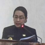 Bupati Sumba Barat Daya (SBD), Ratu Ngadu Bonu Wulla, saat menyampaikan Ranperda Perubahan APBD 2025 dalam sidang paripurna ke-10 DPRD SBD (Johan Sogara/Lintas Sumba)