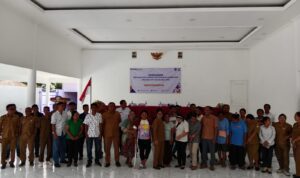 Foto bersama pasca sosialisasi Rencana Aksi Daerah (RAD) Penyandang Disabilitas Tahun 2024–2026, di Aula Fortuna Convention Hall, Tambolaka (Doel Haris/Suarajarmas.id)
