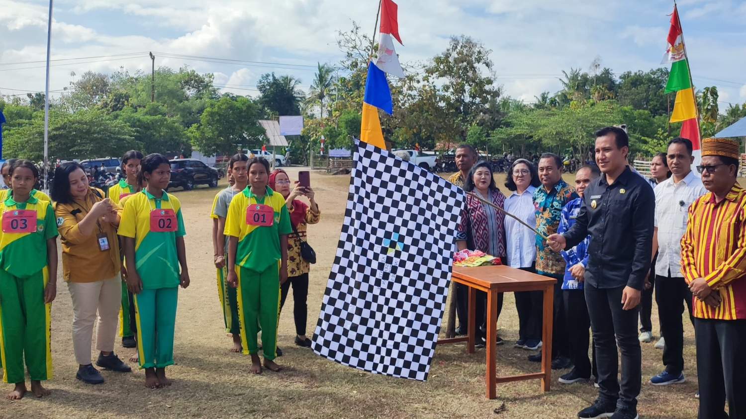 Wakil Bupati Sumba Barat Daya (SBD), Dominikus Alphawan Rangga Kaka, saat resmikan Kick Off Pemeriksaan Kesehatan Gratis (PKG) di SMA Katolik St. Dominikus Tambolaka (Johan Sogara/Lintas Sumba)