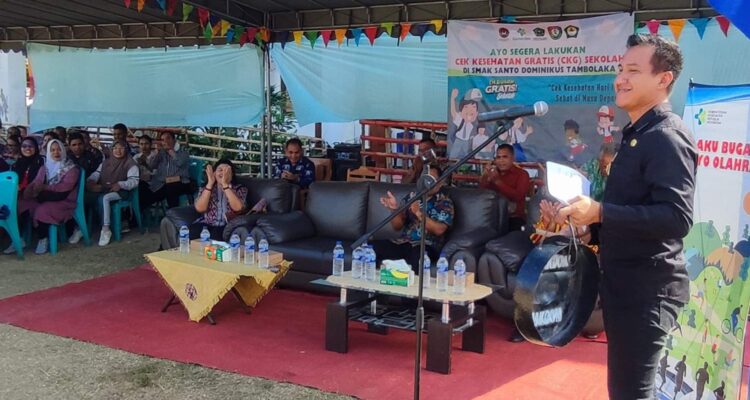 Wakil Bupati SBD, Dominikus Alphawan Rangga Kaka, saat resmikan Kick Off PKG di SMA Katolik St. Dominikus Tambolaka (Doel Haris/Suarajarmas.id)