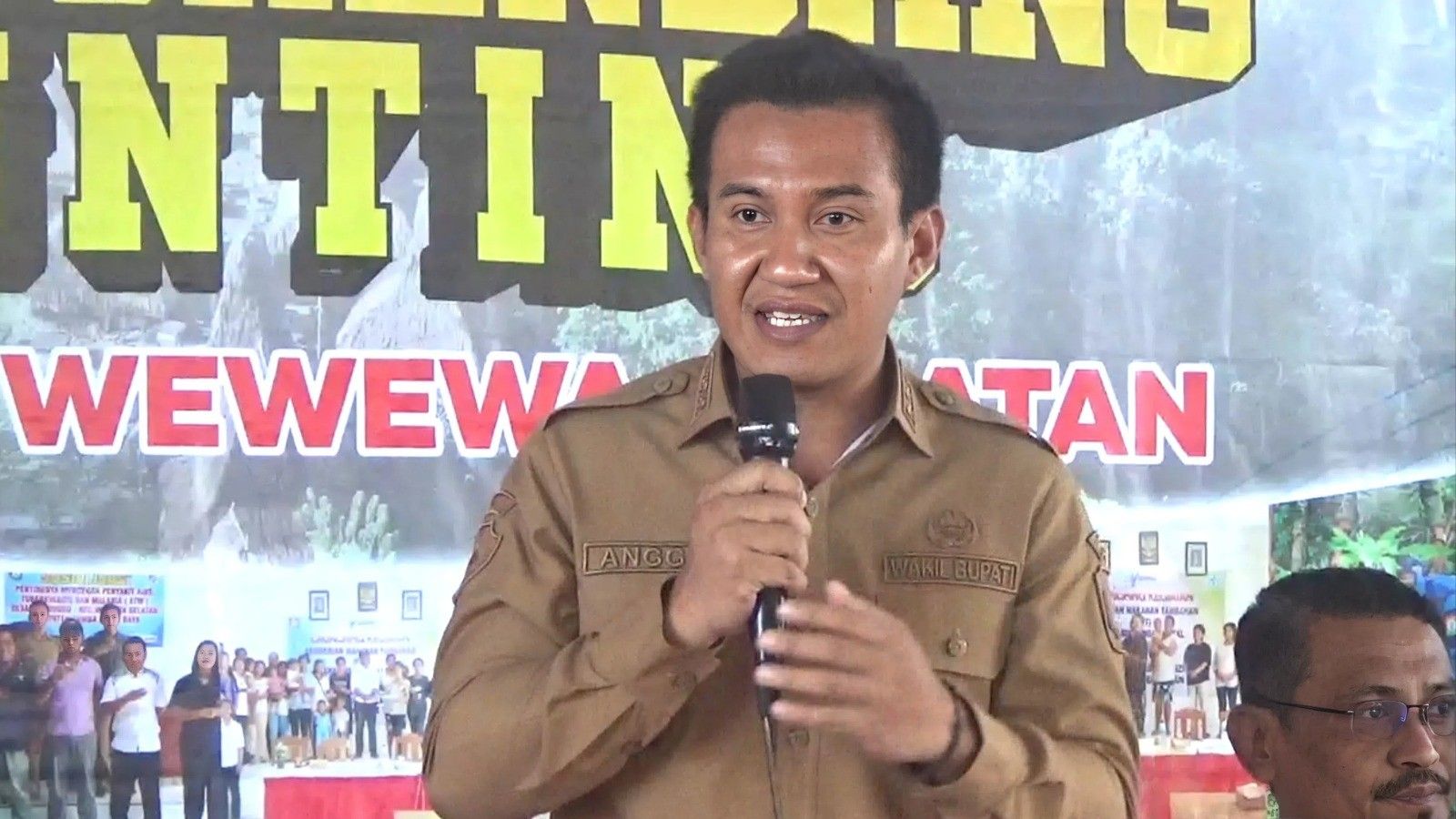 Wakil Bupati Sumba Barat Daya (SBD), Dominikus Alphawan Rangga Kaka, saat membuka Pra Musrenbang Stunting di Kecamatan Wewewa Selatan (Johan Sogara/Lintas Sumba)