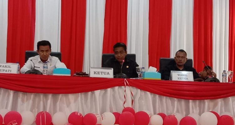 Sidang Paripurna XVII Masa sidang II DPRD SBD, Jumat, 8 Agustus 2025 (Doel Haris/Suarajarmas.id)