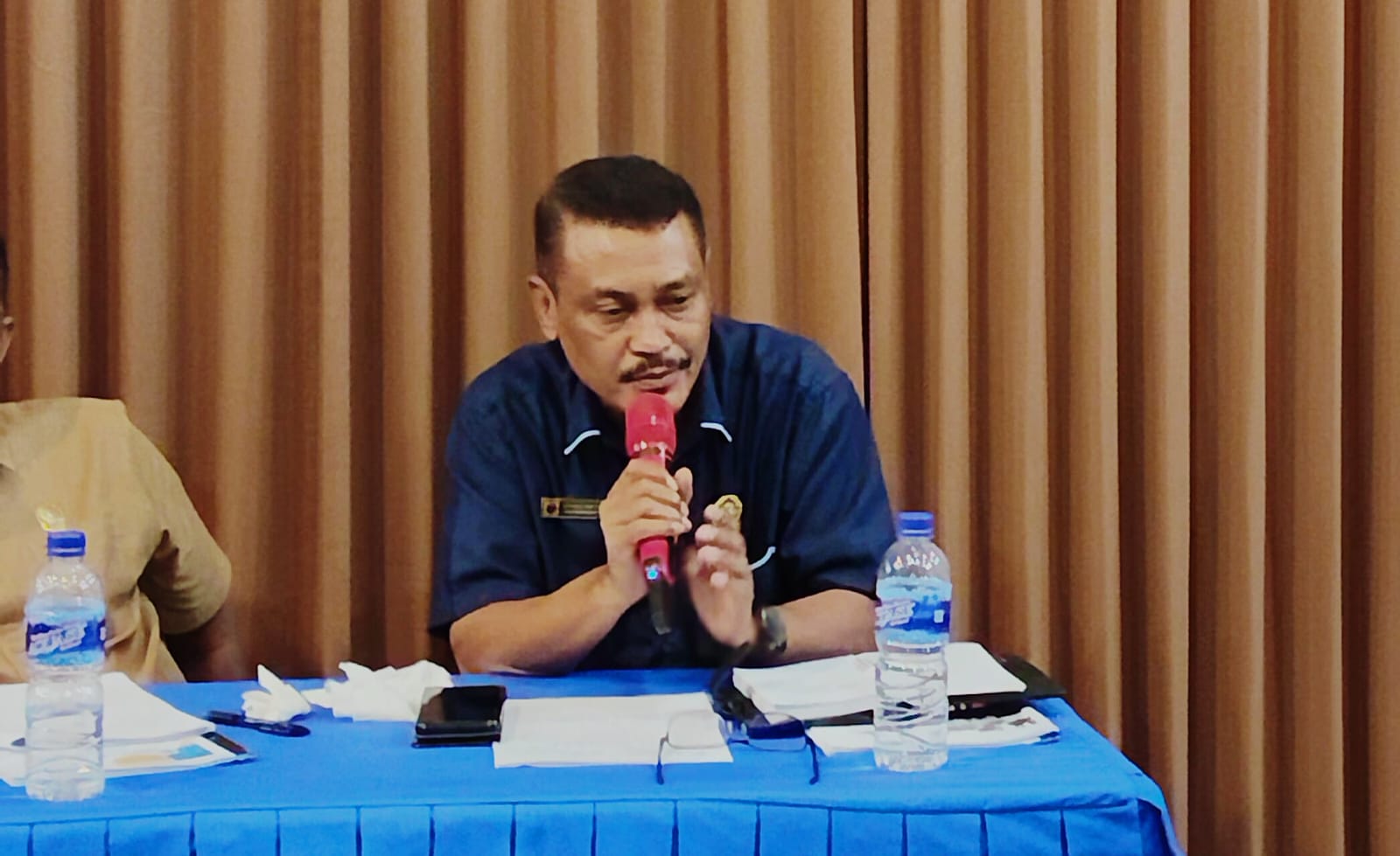 Ketua Fraksi PDI Perjuangan SBD, Octavianus Dapa Talu, usulkan desa model disabilitas di SBD (Doel Haris/Suarajarmas.id)