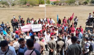 1000143074 Cipayung Plus Kabupaten Sumba Barat Daya (SBD) gelar demo di DPRD SBD (AH/Suarajarmas.id)