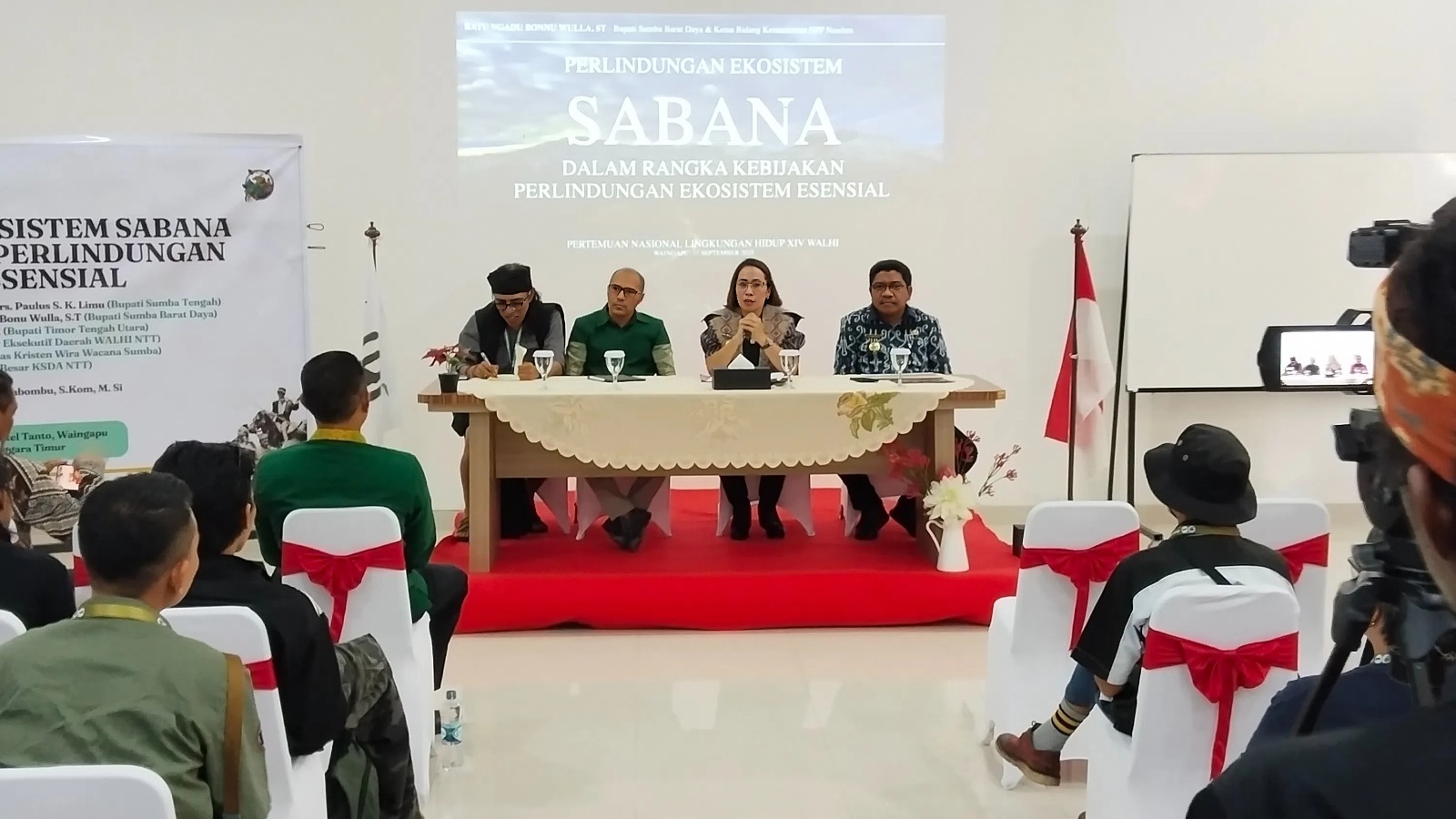 Bupati Sumba Barat Daya (SBD), Ratu Ngadu Bonu Wulla, jadi pemateri dalam PNLH XIV WALHI di Sumba Timur (AH/Suarajarmas.id)