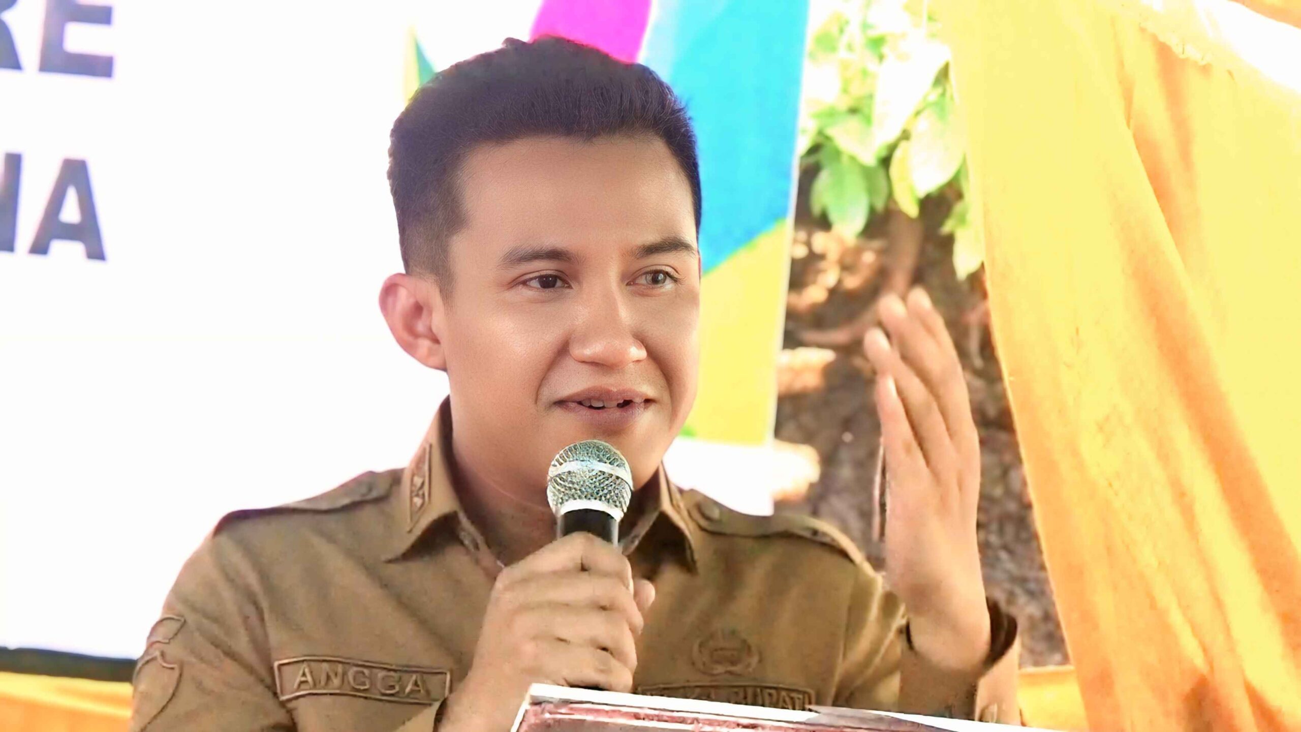 Wakil Bupati SBD, Dominikus Alphawan Rangga Kaka, saat memberikan sambutan dalam serah terima Program Electrifying Agriculture (Air Pertanian Berbasis Listrik) di Desa Wee Rena (Johan Sogara/Lintas Sumba)