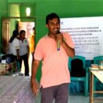 Dosen Prodi Gizi FKM UNDANA Kupang, Marselinus Laga Nur, S.KM., M.Kes, saat memberikan sosialisasi terkait pemenuhan gizi anak dengan PMT berbasi pangan lokal (Johan Sogara/Lintas Sumba)