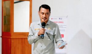 Ketua Komisi I DPRD SBD, Octavianus Dapa Talu, apresiasi Program GENRE dan mengajak semua pihak untuk mendukung program ini (AH/Suarajarmas.id)