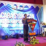 Bupati SBD, Ratu Ngadu Bonu Wulla, saat memberikan sambutan dalam acara syukuran HUT ke-80 Korps Brimob Polri di Mako Brimob SBD (DH/Suarajarmas.id)