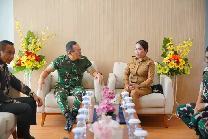 Pangdam IX/Udayana dan Danrem 161/Wira Sakti Lakukan Kunjungan Kerja di SBD dan disambut langsung Bupati Ratu Ngadu Bonu Wulla (Suarajarmas.id)