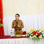 Bupati SBD, Ratu Ngadu Bonu Wulla, saat memberikan sambutan dalam acara penyerahan bantuan modal usaha bagi wirausaha muda pemula (Suarajarmas.id)