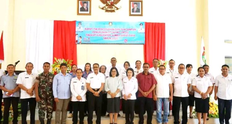 Sekda Kabupaten SBD, Drs. Etmundus Nobertus Nau, mewakili Bupati saat Rapat TP3S tingkat Kabupaten SBD (Suarajarmas.id)
