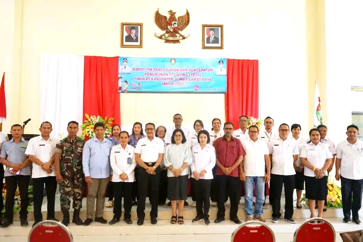 Sekda Kabupaten SBD, Drs. Etmundus Nobertus Nau, mewakili Bupati saat Rapat TP3S tingkat Kabupaten SBD (Suarajarmas.id)