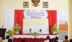 Asisten Pemerintahan dan Kesejahteraan Rakyat, Cristofel Horo, mewakili Bupati SBD, hadir sekaligus membuka Pertemuan Tim Gugus Tugas Penyelenggaraan Kabupaten Layak Anak (KLA) tingkat Kabupaten SBD (Suarajarmas.id)