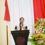 Bupati SBD, Ratu Ngadu Bonu Wulla, saat beri sambutan sebelum melepas kontingen Persada FC untuk berlaga di El Tari Memorial Cup (Suarajarmas.id)