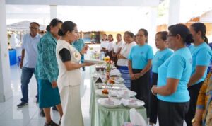 Bupati SBD, Ratu Ngadu Bonu Wulla, hadir sekaligus membuka Lomba Cipta Menu Beragam, Bergizi, Seimbang, dan Aman (B2SA) di Hall Roo Lua Resto (Suarajarmas.id)