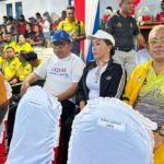 Bupati SBD, Ratu Ngadu Bunu Wulla, dalam acara pembukaan turnamen akbar EL Tari Memorial Cup (ETMC) 2025 di Satdion Marilonga, Ende (Suarajarmas.id)