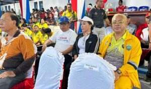 Bupati SBD, Ratu Ngadu Bunu Wulla, dalam acara pembukaan turnamen akbar EL Tari Memorial Cup (ETMC) 2025 di Satdion Marilonga, Ende (Suarajarmas.id)
