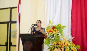 Bupati SBD, Ratu Ngadu Bonu Wulla, saat memberikan sambutan dalam Rakor Intensif terkait percepatan dan evaluasi Program MBG (Suarajarmas.id)