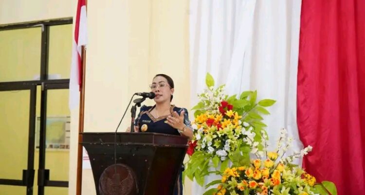 Bupati SBD, Ratu Ngadu Bonu Wulla, saat memberikan sambutan dalam Rakor Intensif terkait percepatan dan evaluasi Program MBG (Suarajarmas.id)