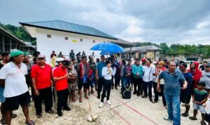 Bupati SBD, Ratu Ngadu Bonu Wulla, pimpin langsung monitoring untuk memperkuat penataan Pasar Waimangura (Suarajarmas.id)