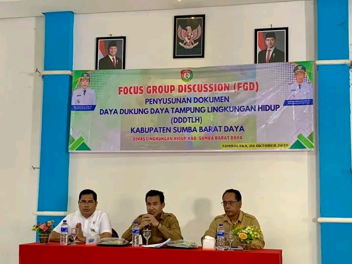 Wakil Bupati SBD, Dominikus Alphawan Rangga Kaka, saat membuka Kegiatan FGD tentang penyusunan DDDTLH (Suarajarmas.id)