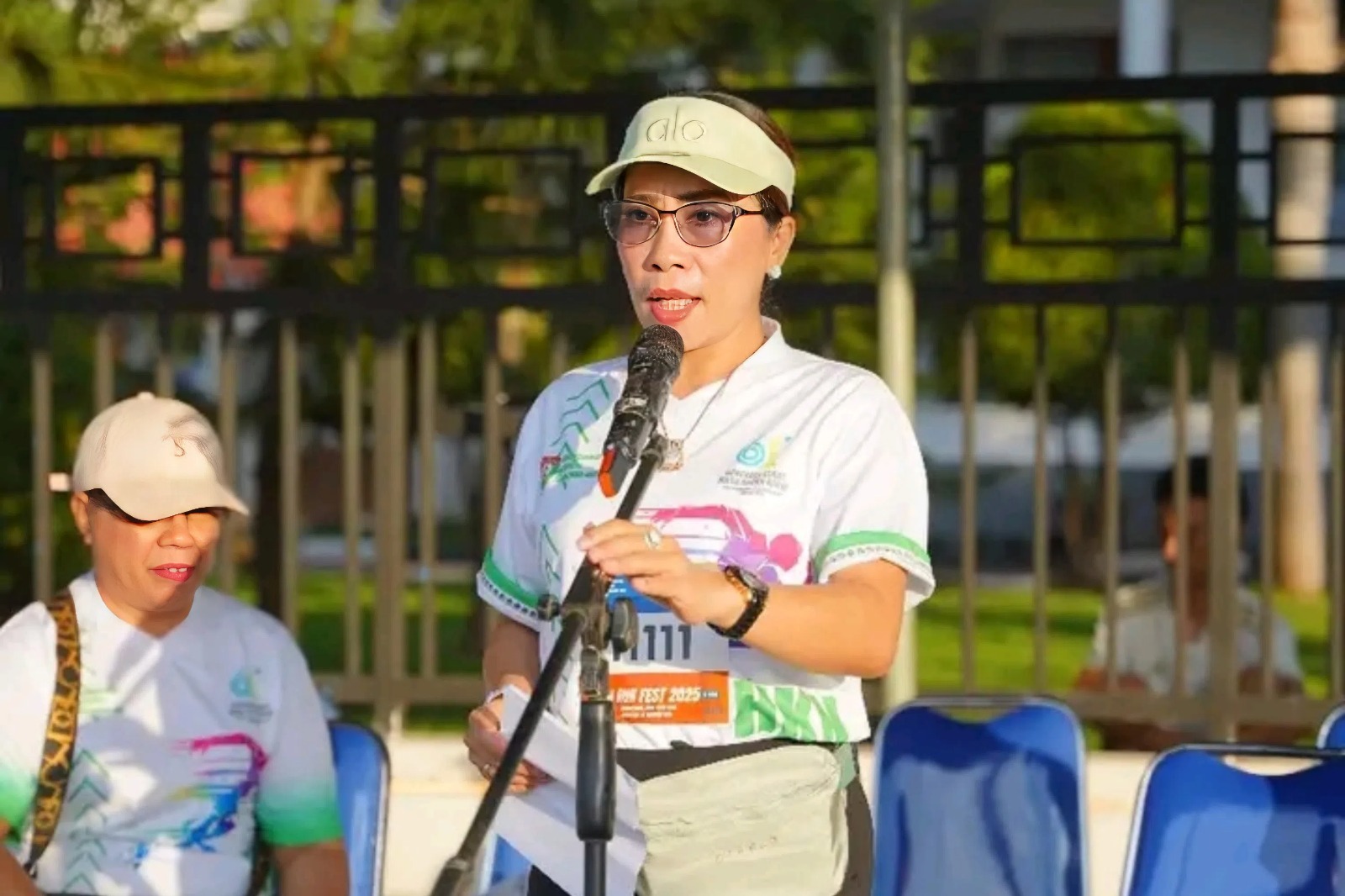 Bupati SBD, Ratu Ngadu Bonu Wulla, hadir langsung dan melepas peserta di garis start depan Rumah Jabatan Bupati SBD, Tambolaka (Suarajarmas.id)