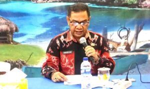 Asisten Pemerintahan dan Kesejahteraan Rakyat SBD, Cristofel Horo, saat pimpin FGD Pengembangan Laguna Waikuri dan Pantai Mananga Aba (Suarajarmas.id)